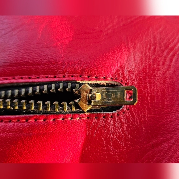 Vintage Small Leather Red Bag Kiss Lock Clasp - Picture 10 of 13